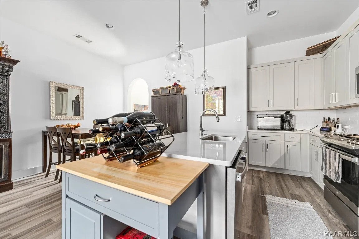 Building Photo - 4648 Broadwick St