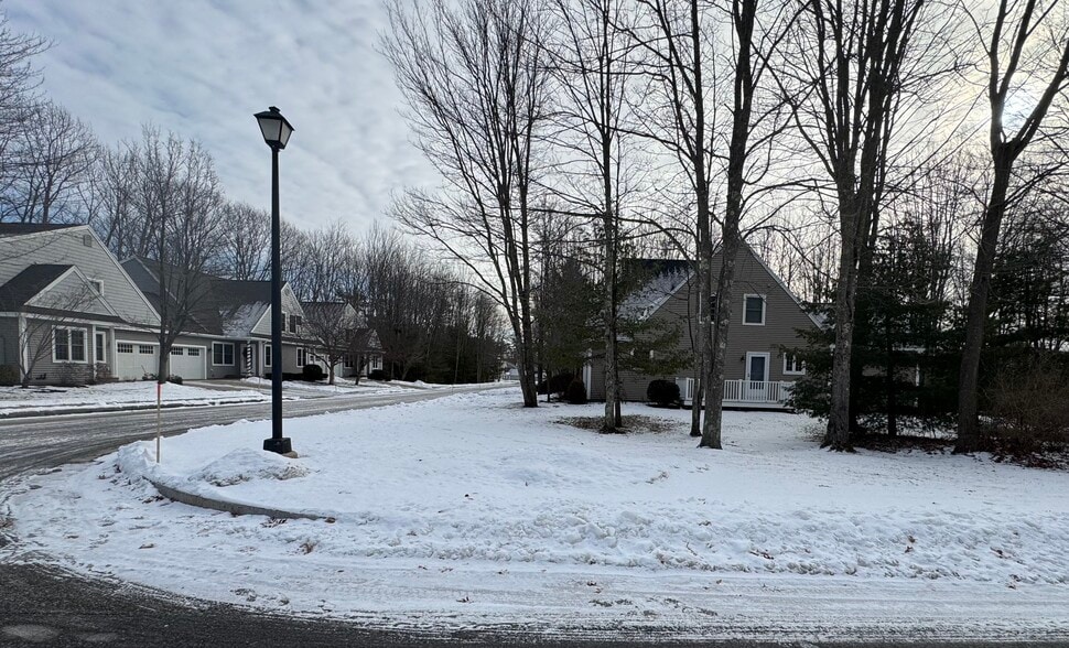 Building Photo - 1 Horseshoe Dr