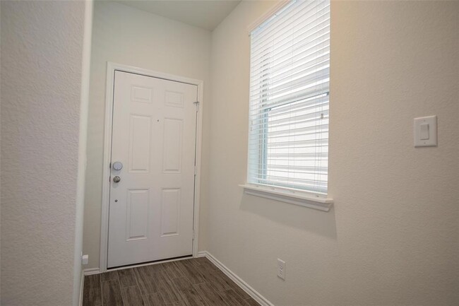 Building Photo - 3415 Avondale Vw Dr