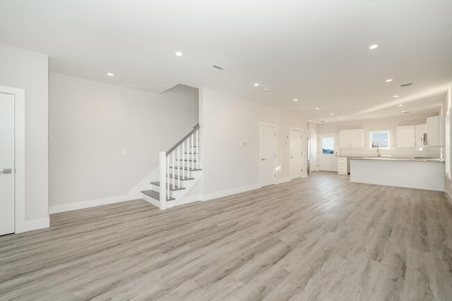 Building Photo - 2818 Ocean Ave