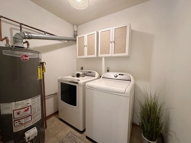 Building Photo - AVAILABLE NOW! Updated 3 Bed/2.5 Bath, 2 Car Garage - Close to Purdue & West Laf. Schools