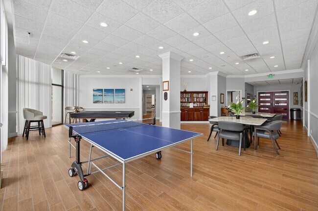 Building Photo - 9650 S Ocean Dr