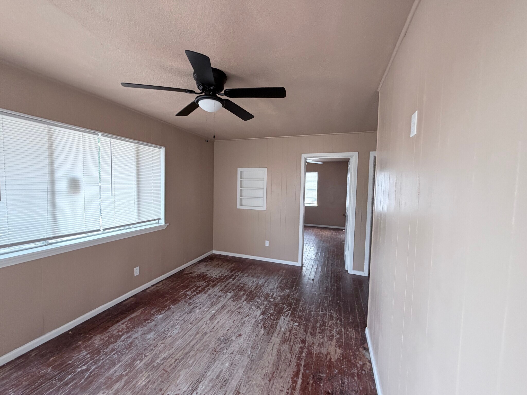 Building Photo - 17 Midway Dr