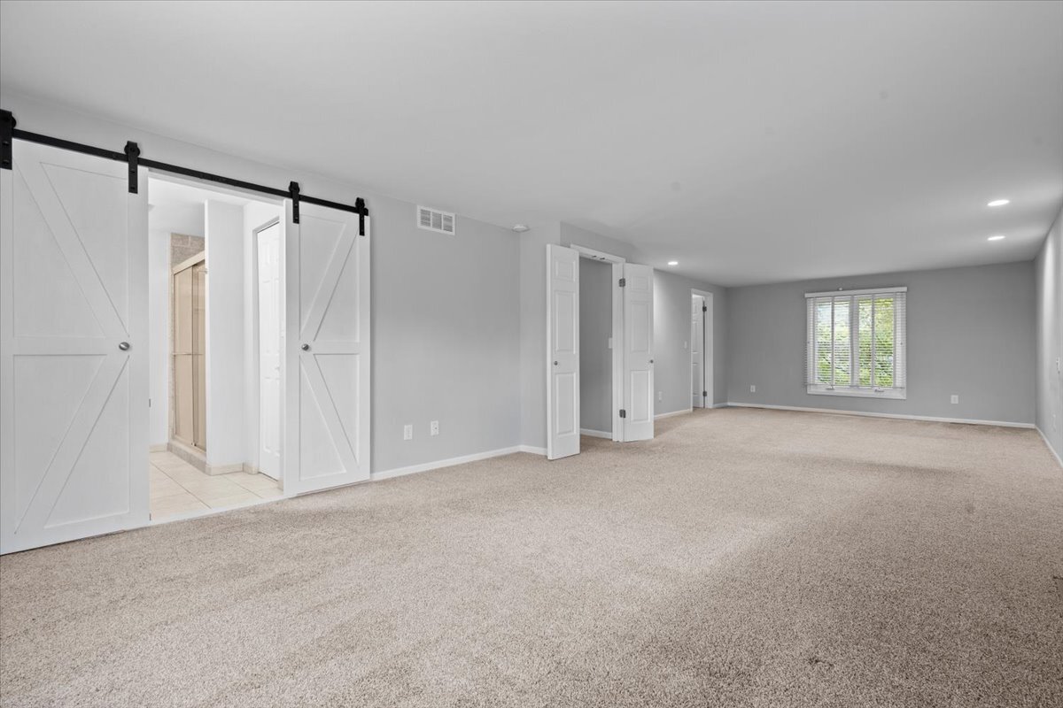 Building Photo - 5476 Van Ness Dr