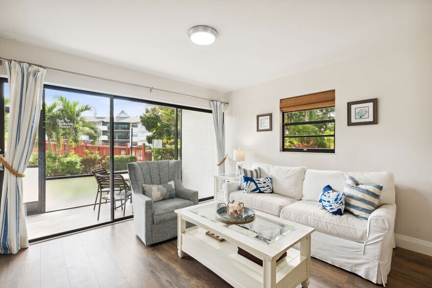 Primary Photo - 600 Neapolitan Way