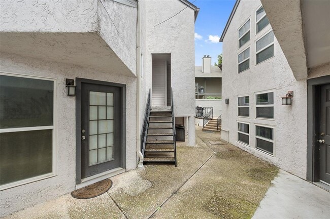 Building Photo - 1500 Woodlawn Blvd