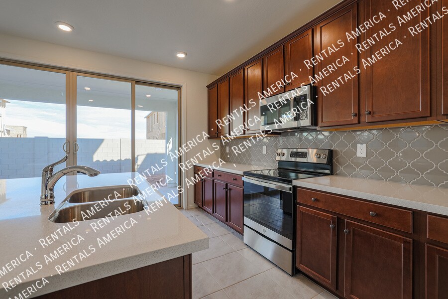 Building Photo - 10036 E Tiburon Ave