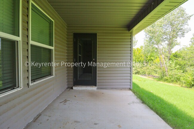 Building Photo - 3313 N 23rd W Ave