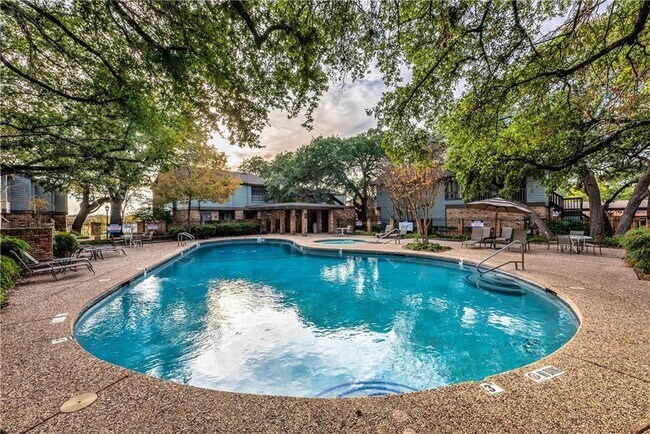 Building Photo - 7122 Wood Hollow Dr
