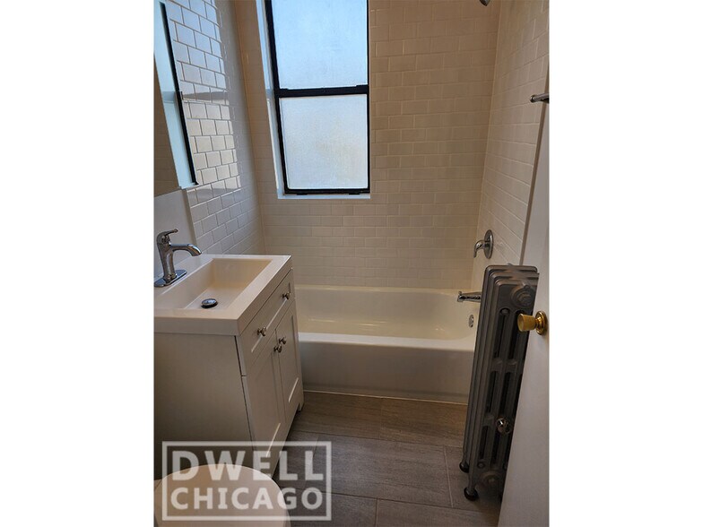 Building Photo - 1540 N Kedzie Ave