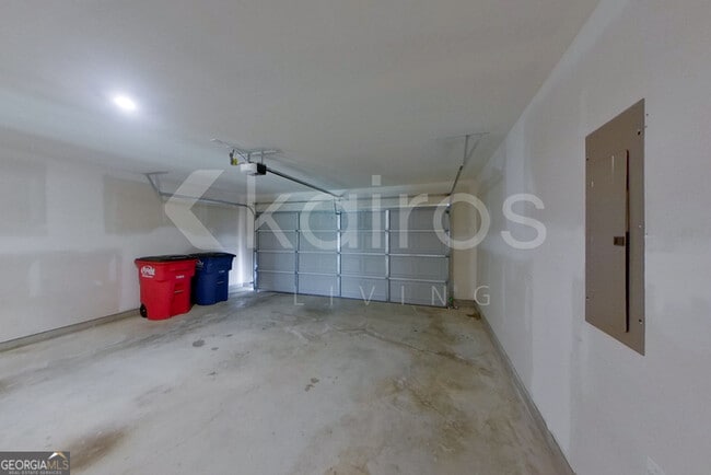 Building Photo - 214 York Ln