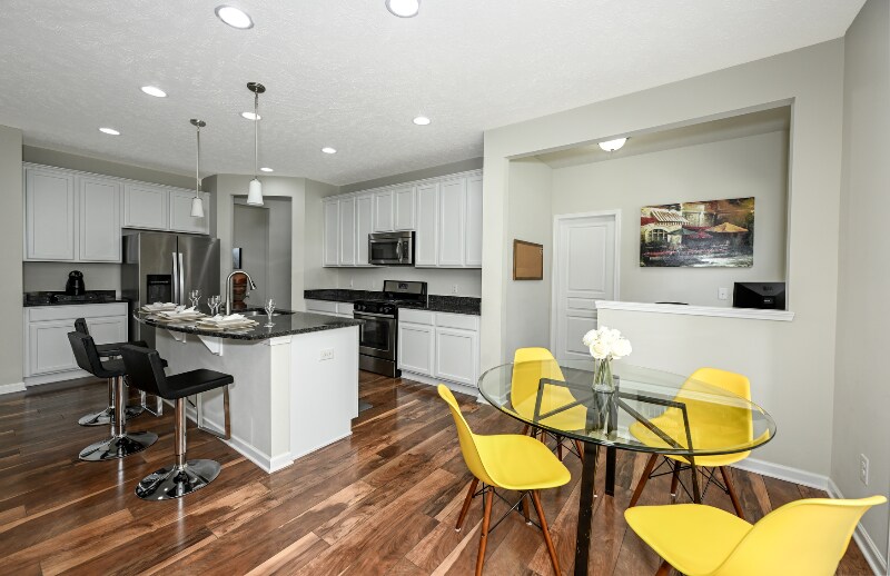 Building Photo - 4816 Lake View Dr