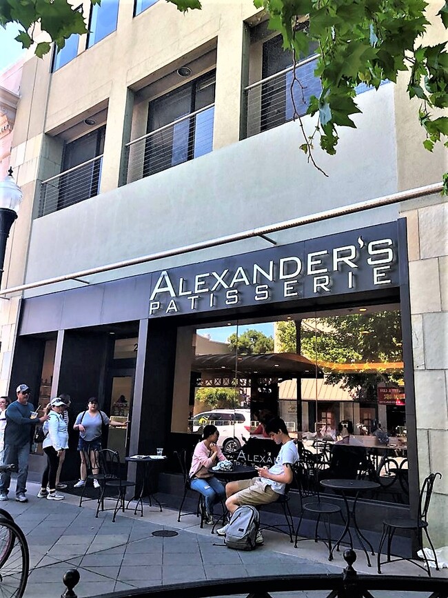 Building Photo - 465 Calderon Ave