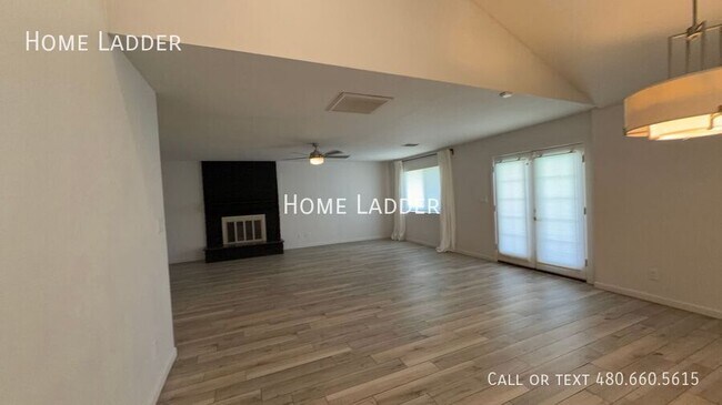 Building Photo - 4362 E Ludlow Dr