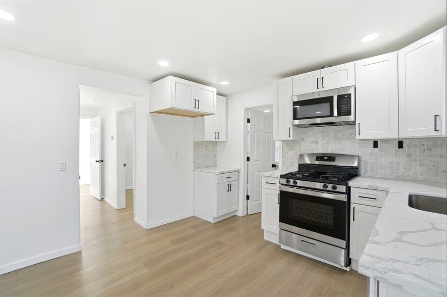 Building Photo - 149 W Lane Ave