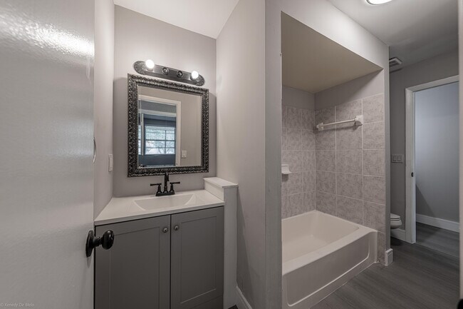 Building Photo - 1247 SW 46th Ave