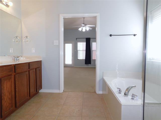 Building Photo - 1104 Hayden Ln