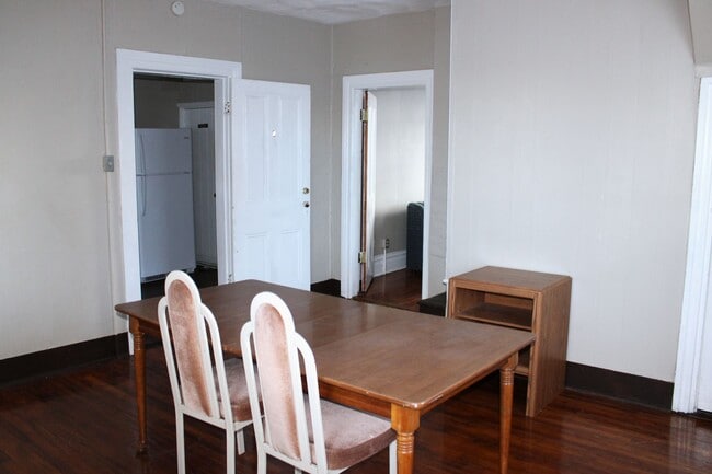 Building Photo - 975 Church St