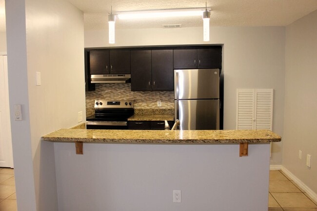 Building Photo - Lovely Condo for rent