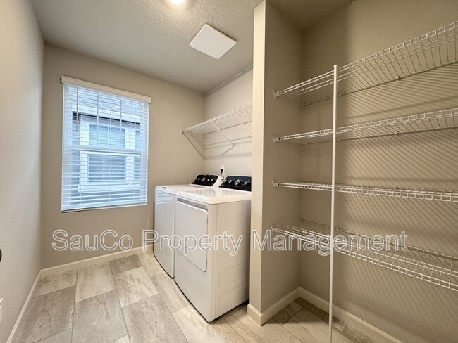 Building Photo - 8309 SE Crescent Dr