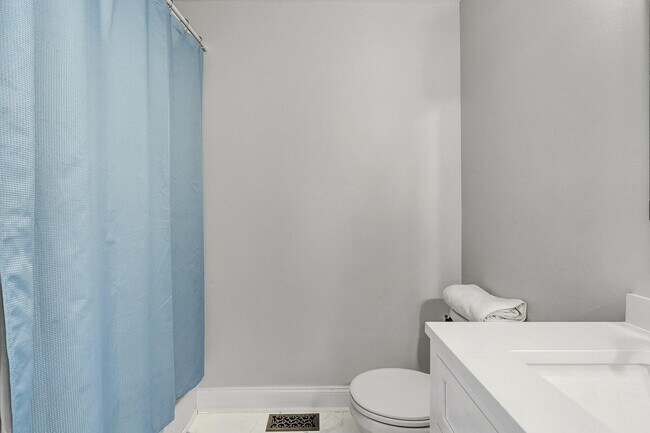 Building Photo - 3120 Pin Oaks Cir NE