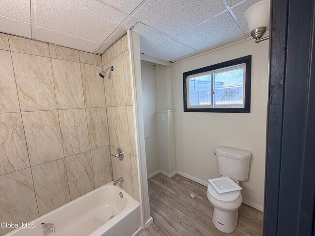 Building Photo - 54 Arch St