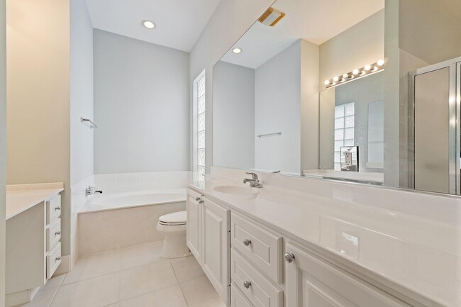 Building Photo - 9038 SE La Creek Ct