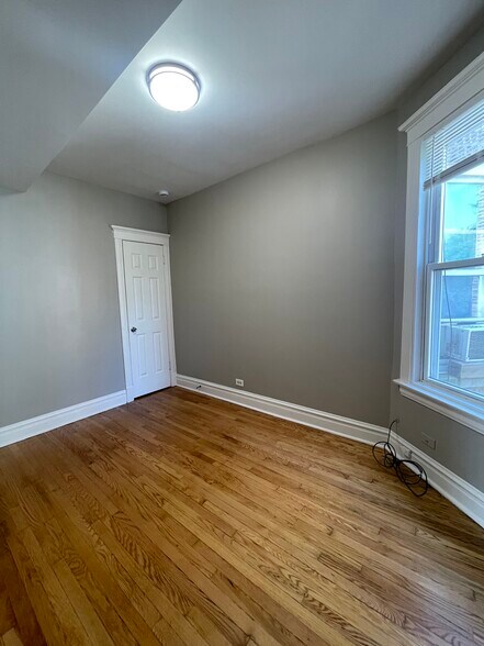 Building Photo - 6740 S Saint Lawrence Ave