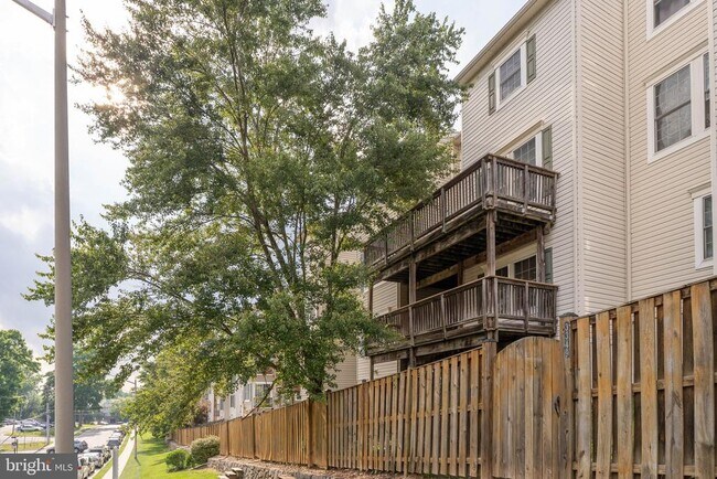 Building Photo - 3351 Beechcliff Dr