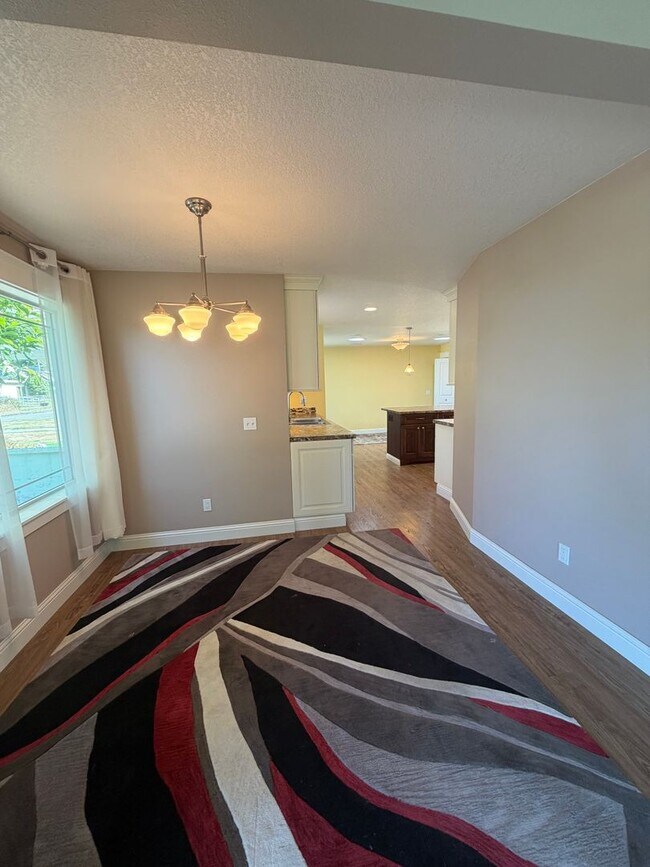 Building Photo - 3521 Harrison Dr