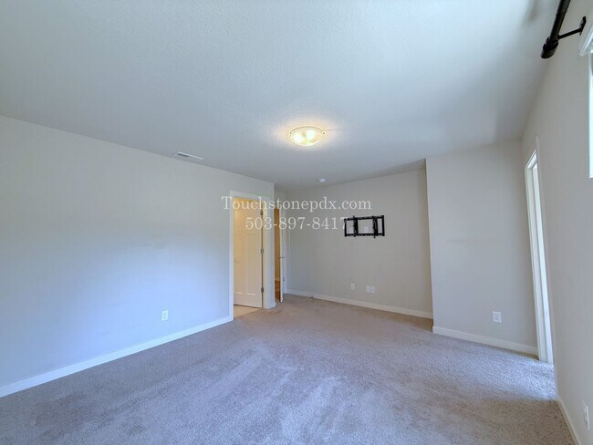 Building Photo - RECEIVE $500 OFF! READY NOW! CALL TODAY! Modern Hillsboro Townhome with AC, Electric Fireplace, a...