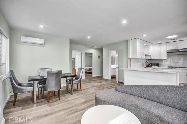 Building Photo - 12811 Oaks Ave