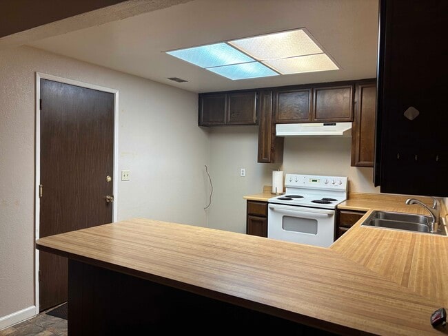 Building Photo - 1714 Kent St