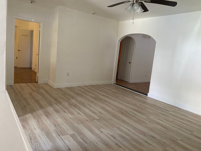 Building Photo - 1588 NE 110th St