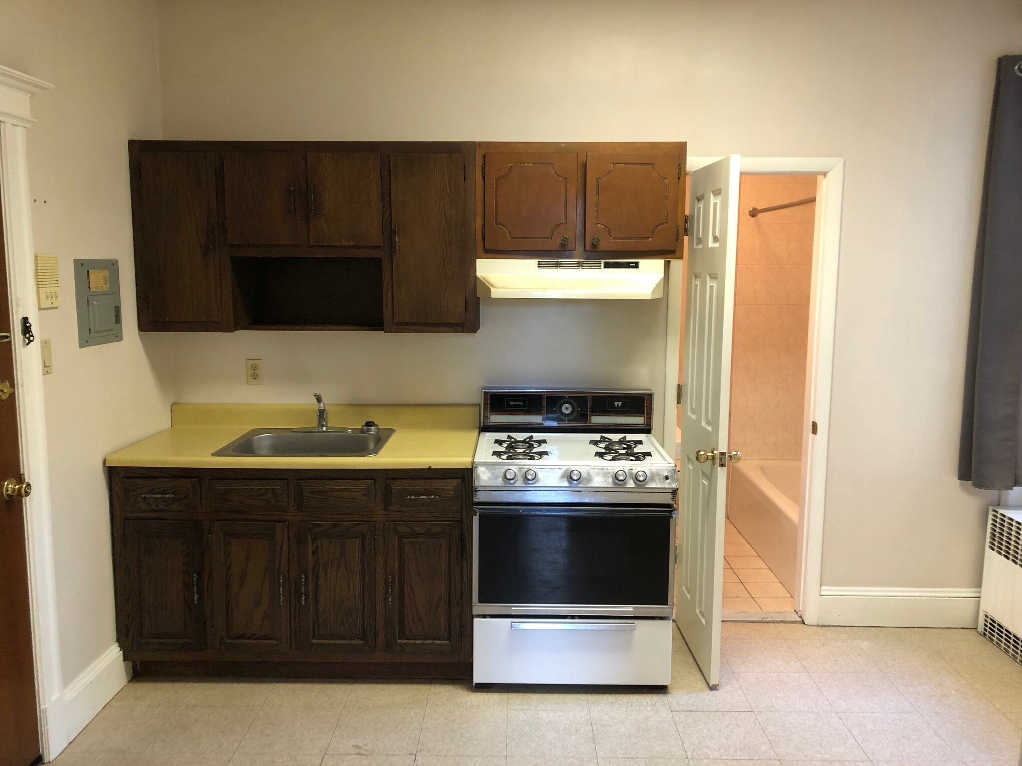 Building Photo - 513 9th St