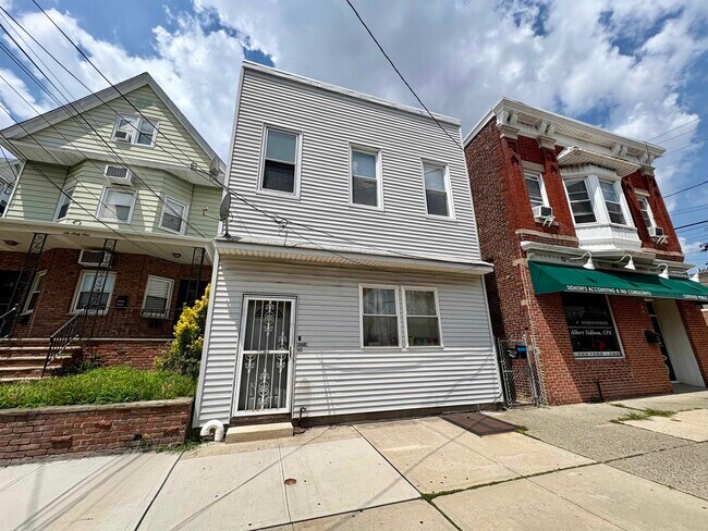 Building Photo - 663 Avenue C
