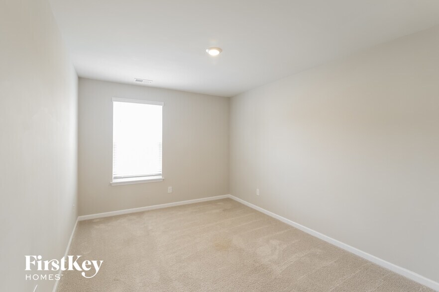Building Photo - 9733 Roseberry St