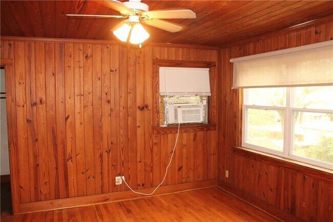 Building Photo - 855 Azalea Rd