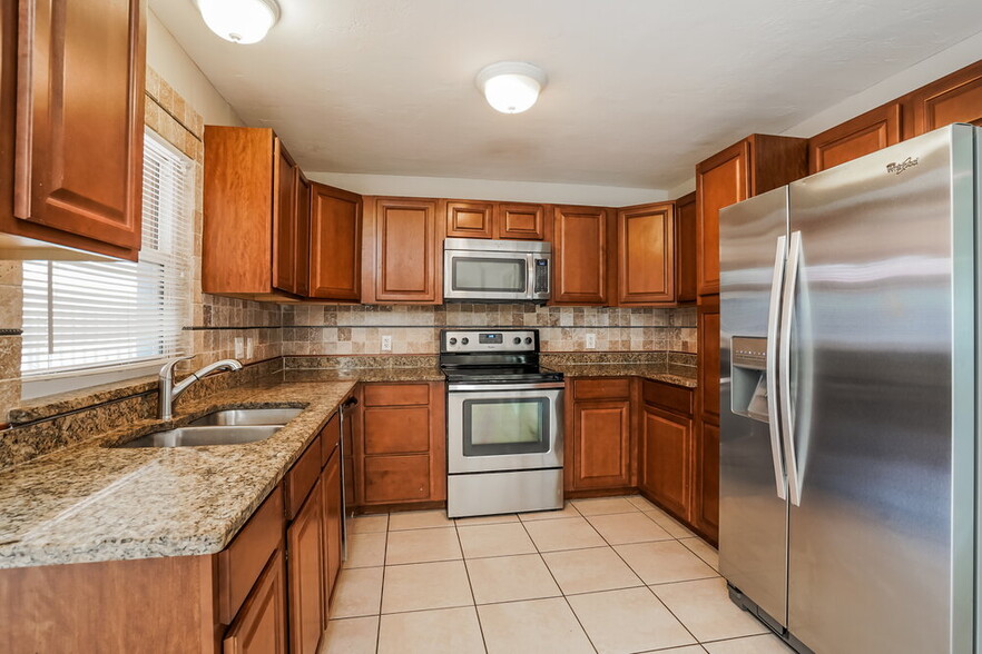 Building Photo - 3410 SE 11th Ave