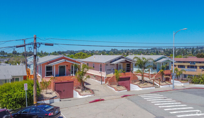 Building Photo - Pacific View Courts