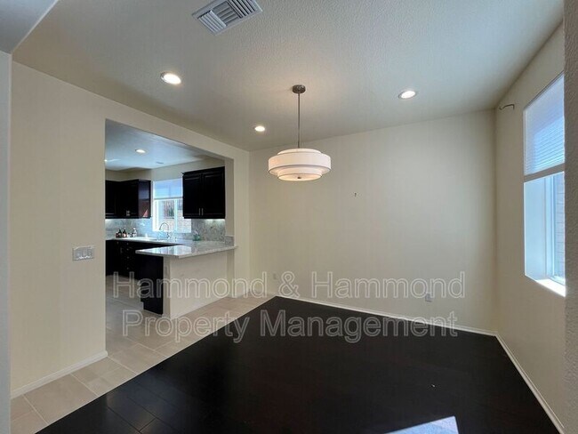 Building Photo - 3806 Cayman Ct