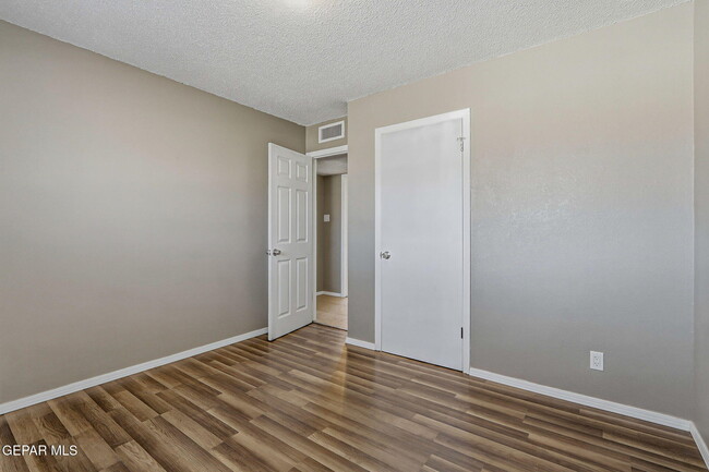 Building Photo - 5934 Flounder Dr