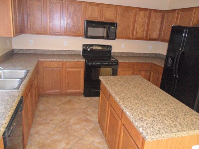 Building Photo - 25863 W Elizabeth Ave