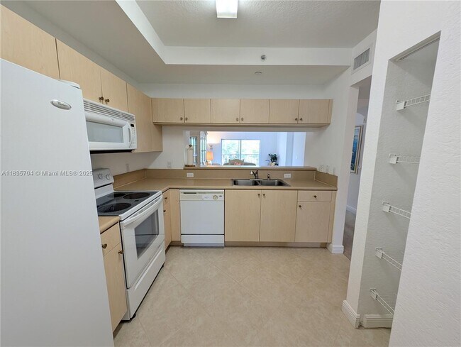 Building Photo - 4723 Lucerne Lakes Blvd E