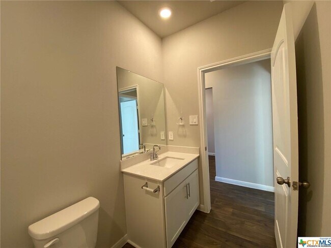 Building Photo - 154 Solitude Dr