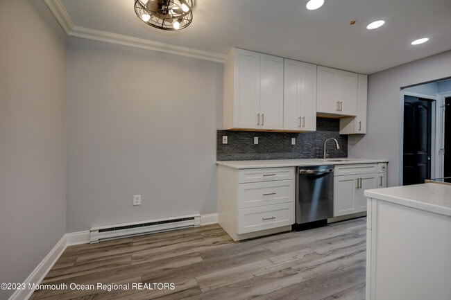 Building Photo - 58 Amberly Dr