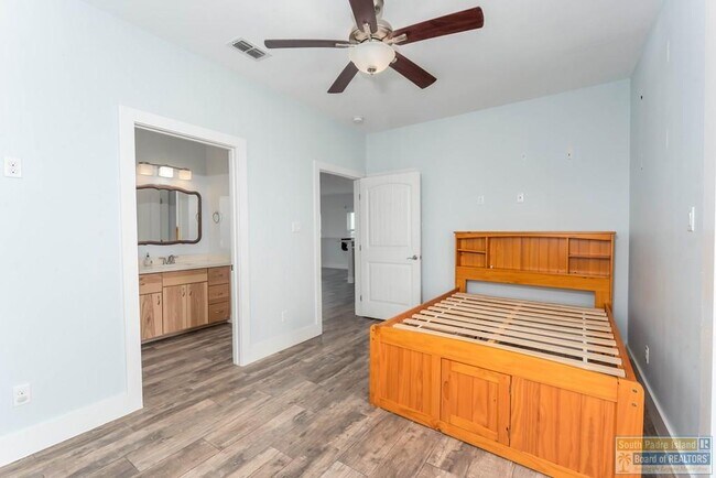 Building Photo - 133 Oleander Dr