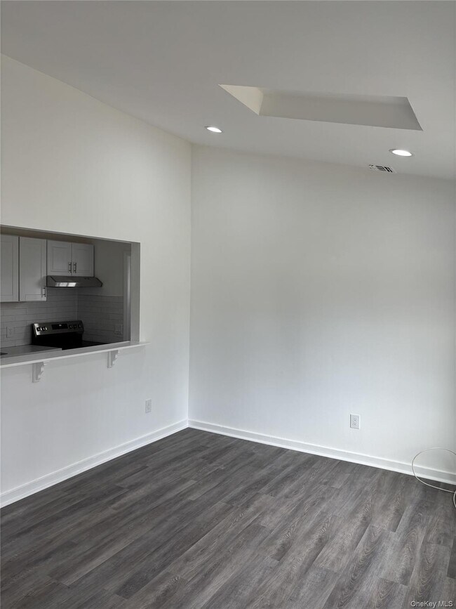 Building Photo - 718 Provost Ave