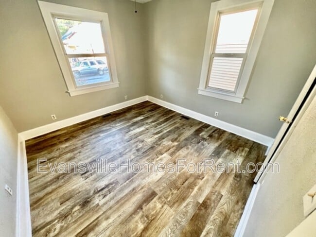 Building Photo - 405 N Morton Ave