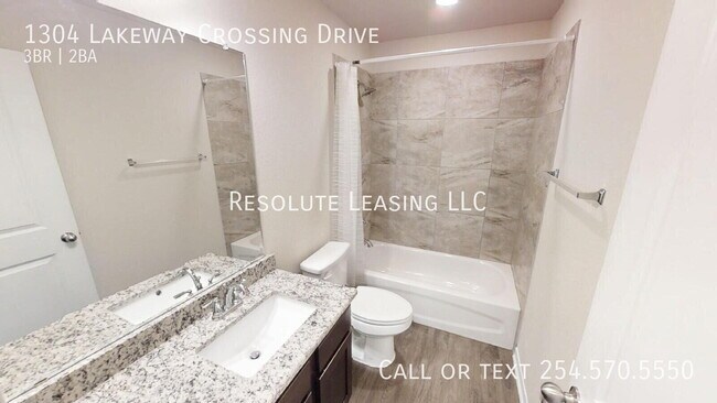 Building Photo - 1304 Lakeway Crossing Dr